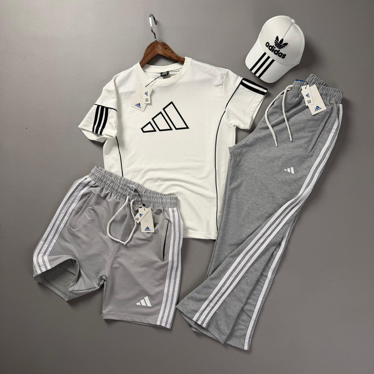 Beyaz Üst Gri Şort Ve Eşofmanlı Adidas Takım