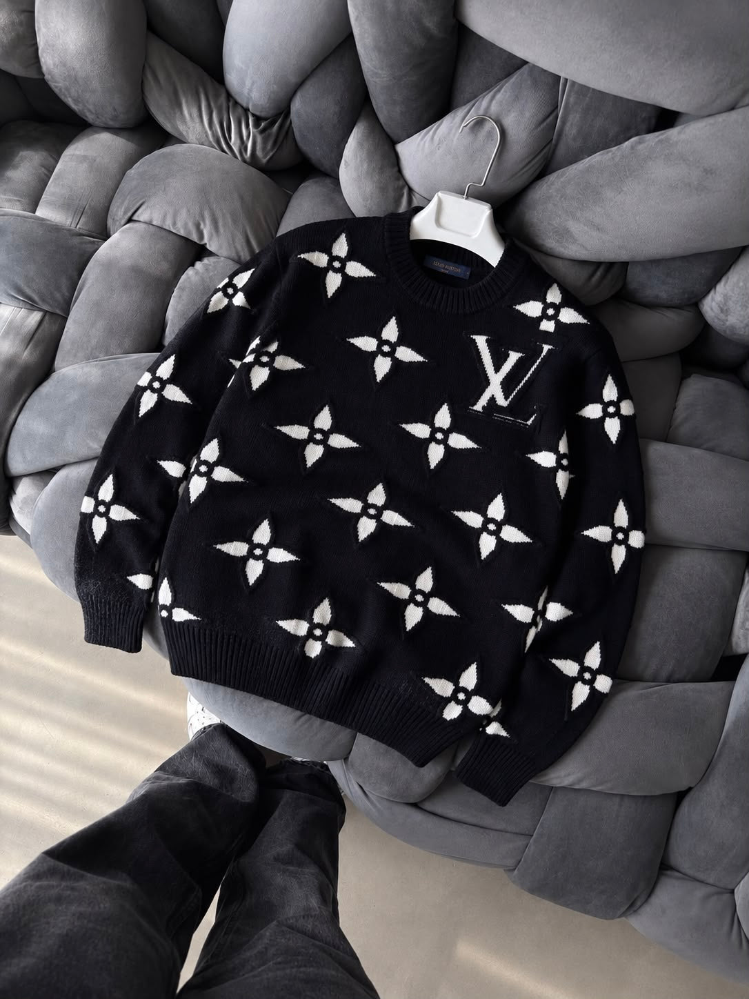 LV Erkek Jakarlı Monogram Desenli Triko Kazak