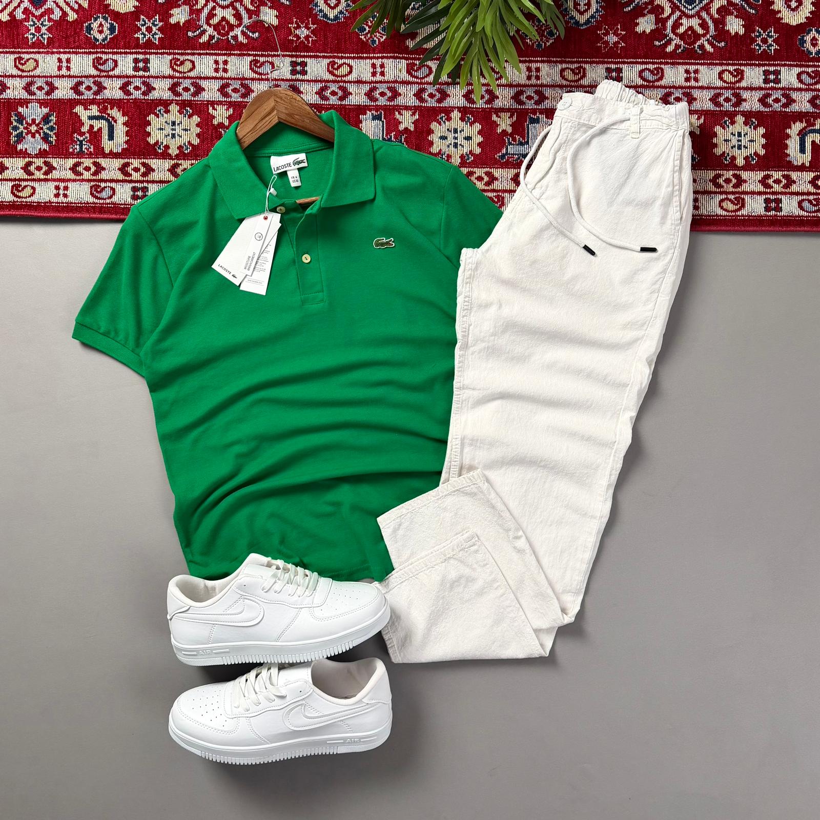 Yeşil Lacoste Polo Yaka Beyaz Keten Pantolonlu Kombin