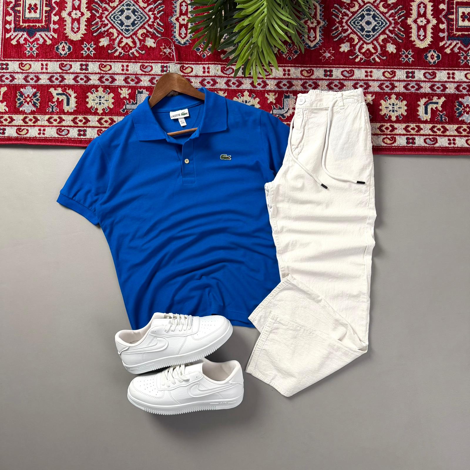 Mavi Lacoste Polo Yaka Beyaz Keten Pantolonlu Kombin
