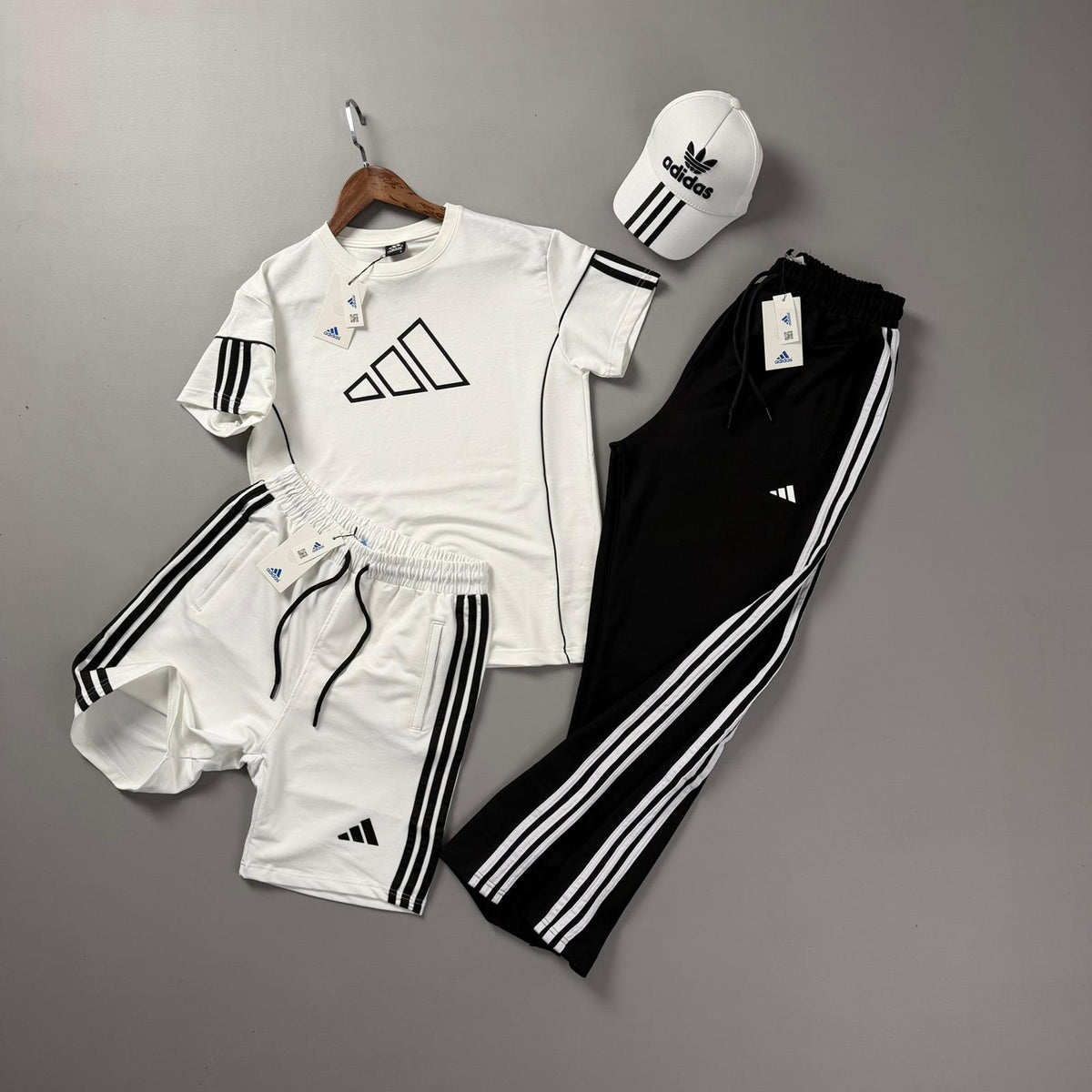 Beyaz Üst Beyaz Şort Ve Eşofmanlı Adidas Takım