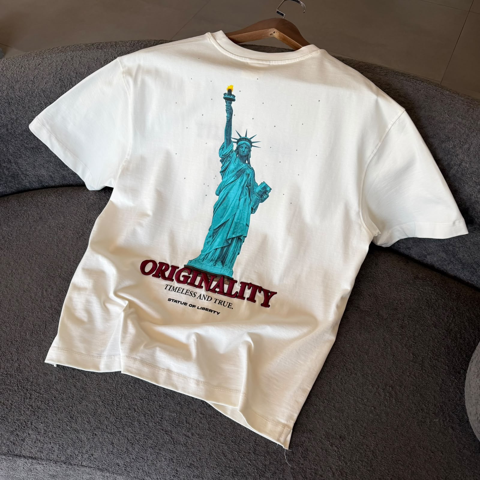 Oversize Baskılı Ve Nakışlı Beyaz Tshirt