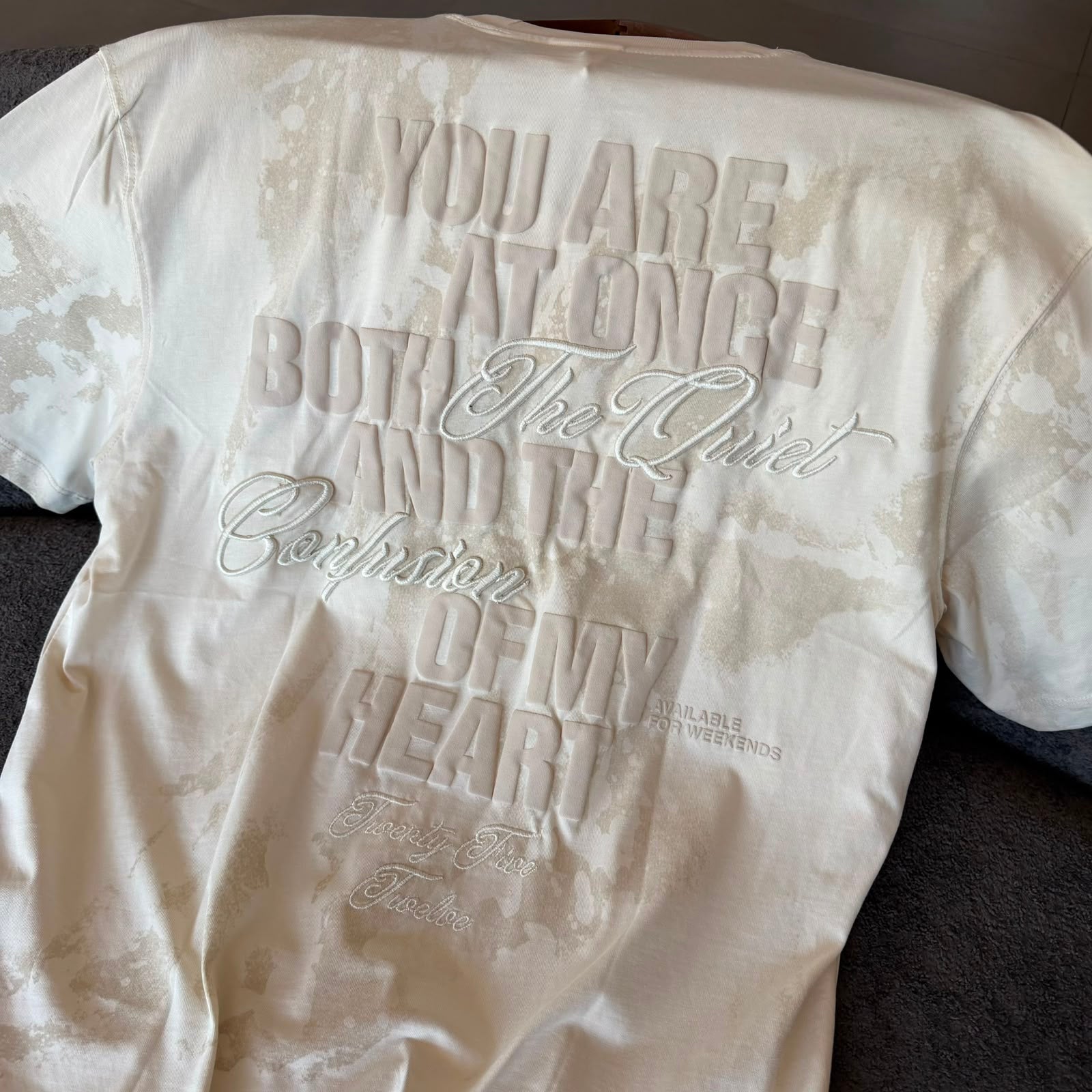 Oversize Kabartma Baskılı Bej Tshirt