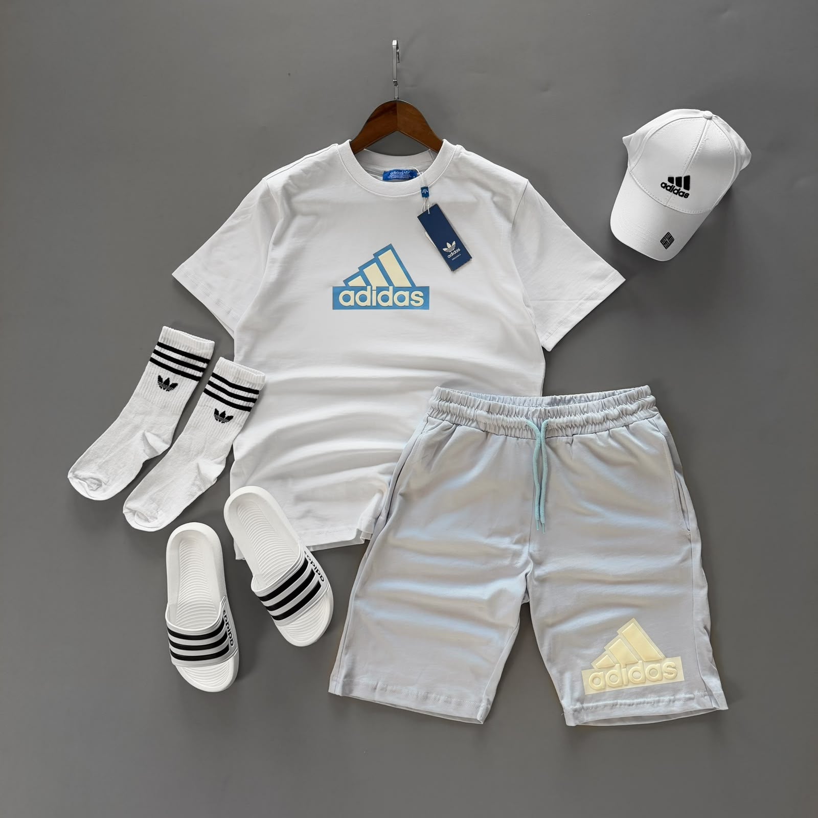 Büyük Baskılı Adidas Takım