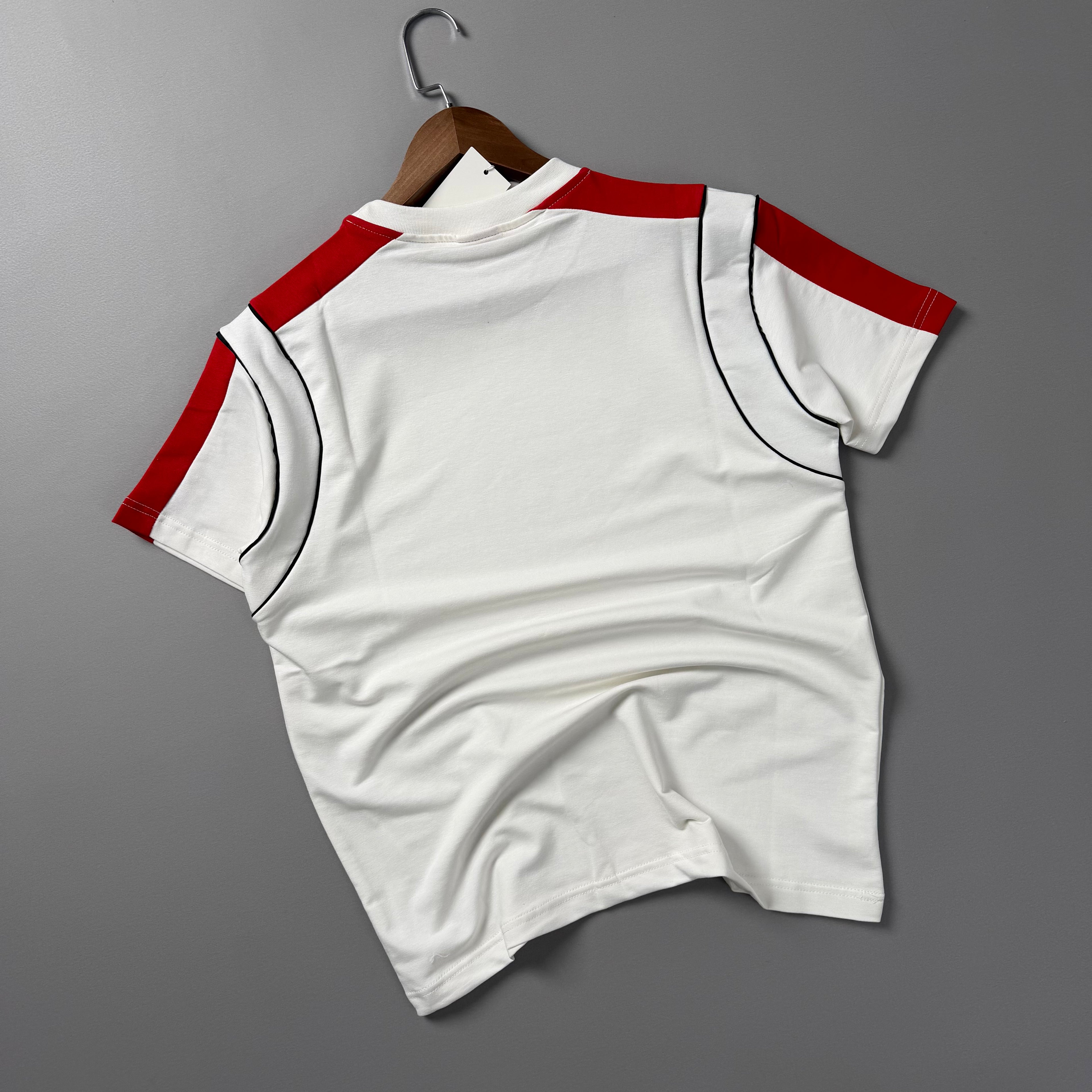 Kısa Kollu Armalı Çift Renk Beyaz Tshirt