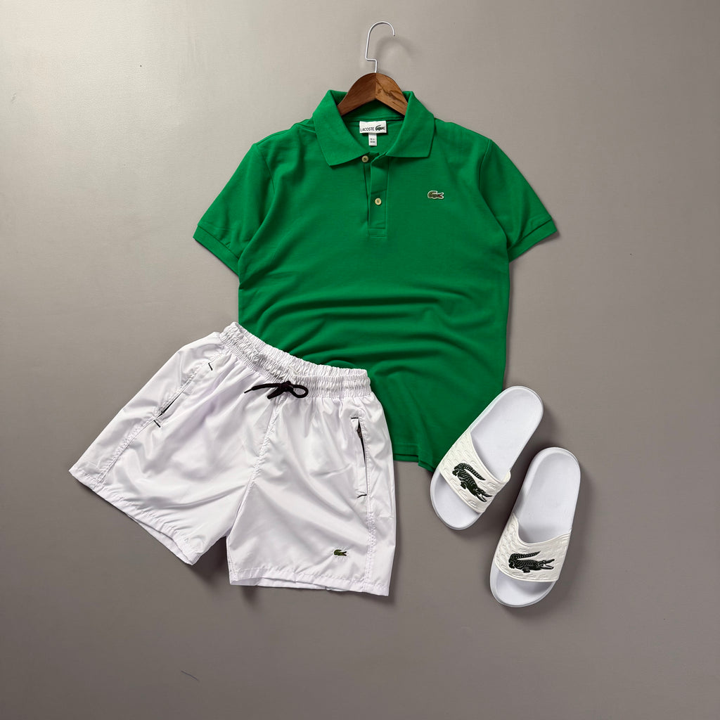 Lacoste Erkek Yeşil & Beyaz Yazlık Kombin Seti – Polo Tişört, Deniz Şortu ve Terlik