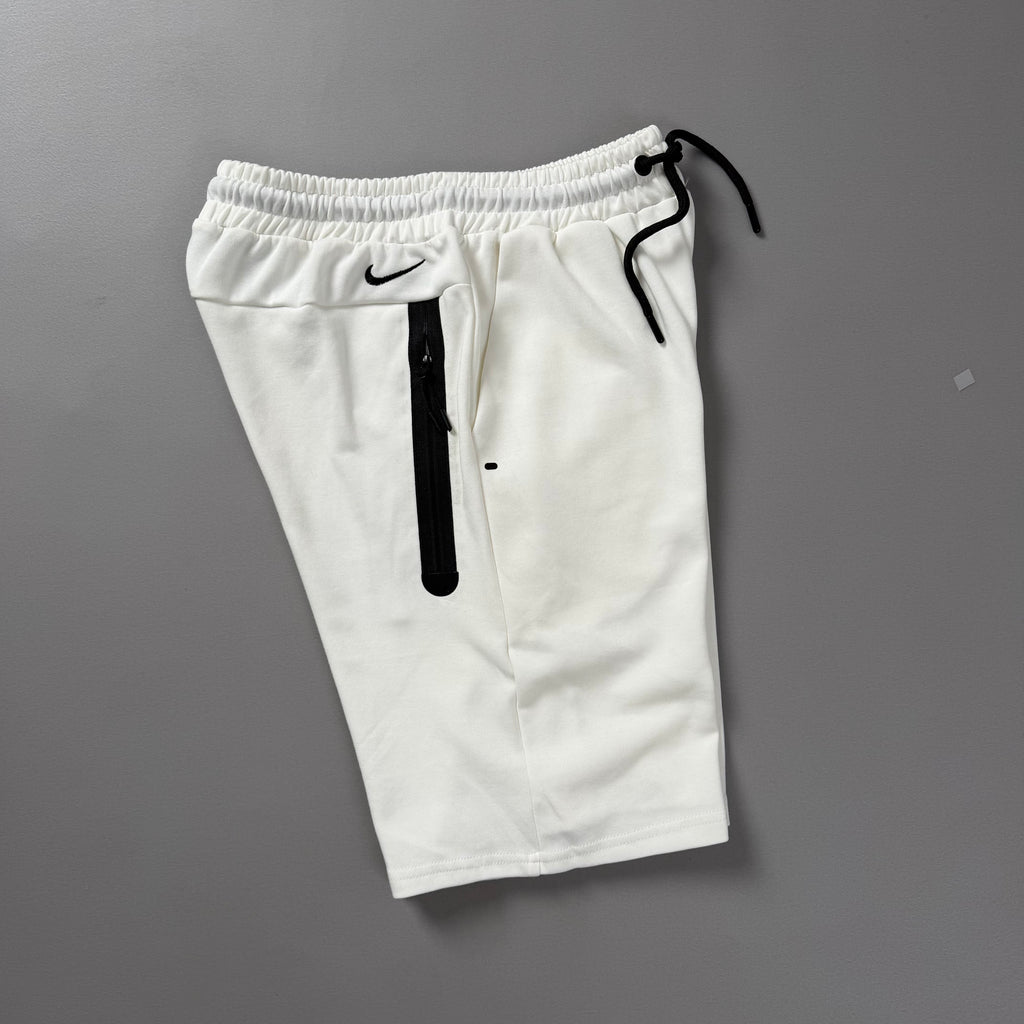 Nike Tech Beyaz Şort