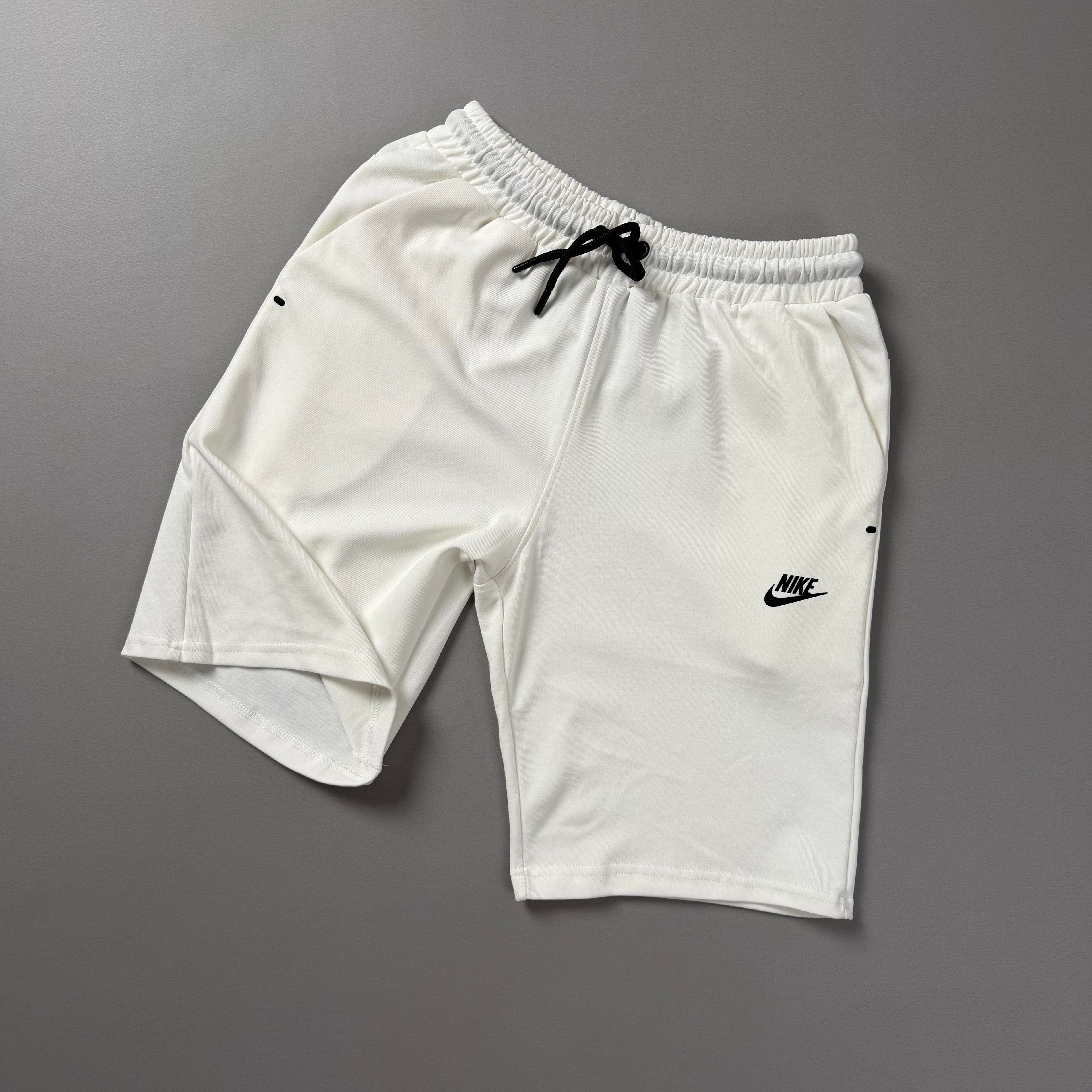 Nike Tech Beyaz Şort