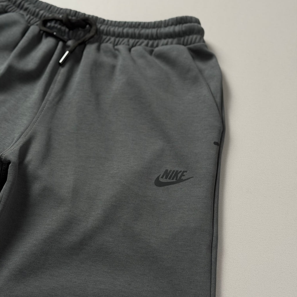 Nike Tech Antrasit Şort