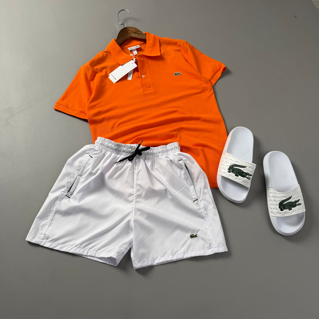 Lacoste Erkek Neon Turuncu Yazlık Kombin Seti – Polo Tişört, Beyaz Deniz Şortu ve Terlik